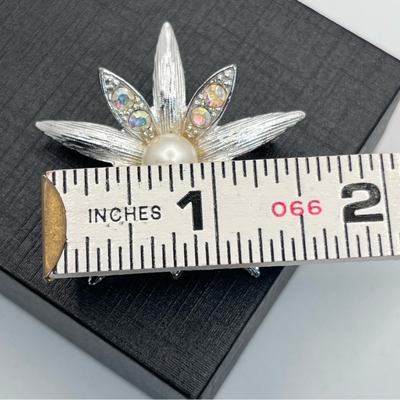 Emmons VTG 70's AB Crystal Pearl Starburst Flower Silver Signed 1.5" - Picture 6 of 7